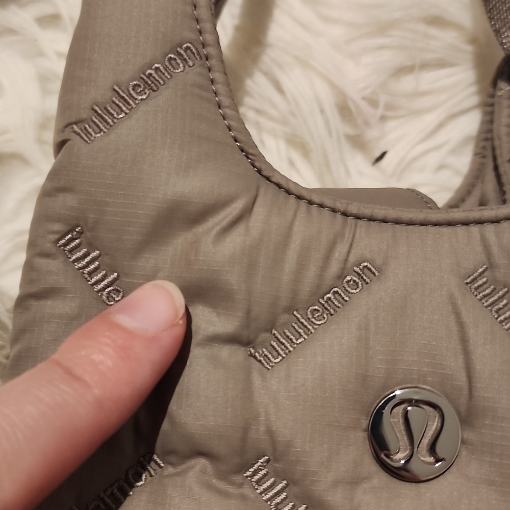 Lululemon Quilty Pleasures Phone Crossbody - Picture 5 of 10